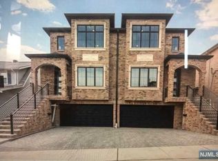 224 E Harriet Ave #B, Palisades Park, NJ 07650