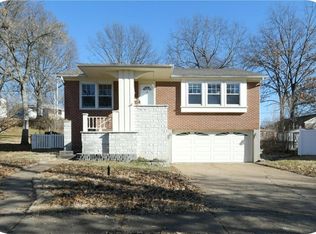 9051 Amona Dr, Saint Louis, MO 63123