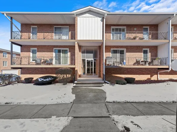 11352 Moraine Dr APT A, Palos Hills, IL 60465