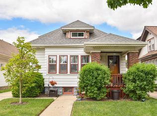 2209 N 62nd St, Wauwatosa, WI 53213