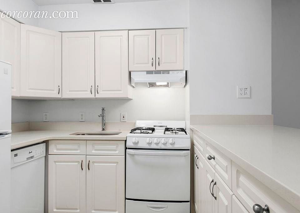2nd image of 30 W 96th St APT 3E