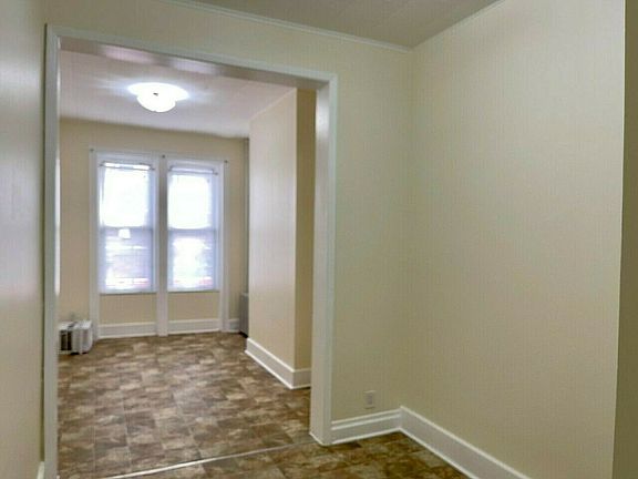 2nd image of 185 Huron St APT 1L