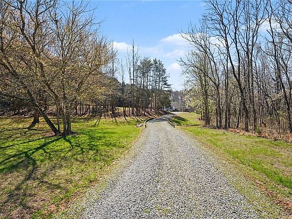 2nd image of 190 Pondview Dr