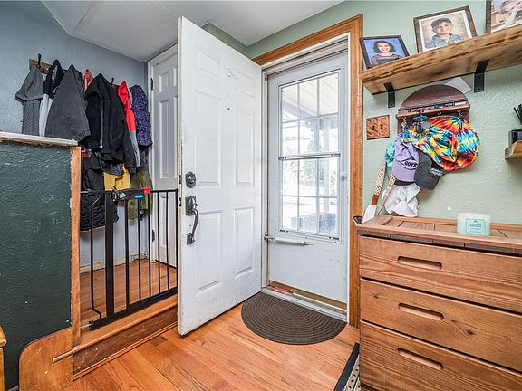 5th image of 556 Highview Rd