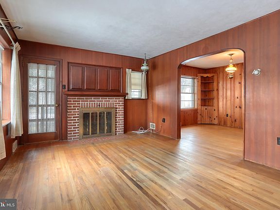 3rd image of 54 Oak Ave