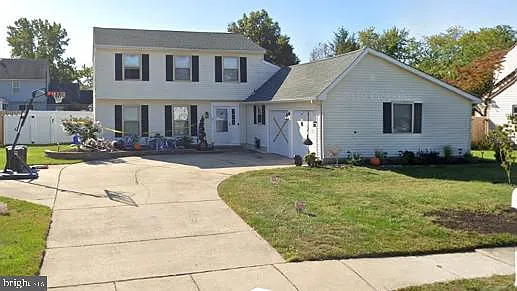 45 Stratford Ln — Photo 1