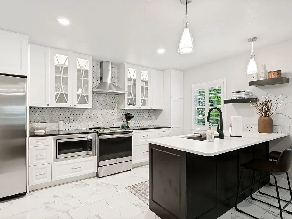 488 E Olmos Dr #3
