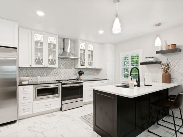 488 E Olmos Dr APT 3