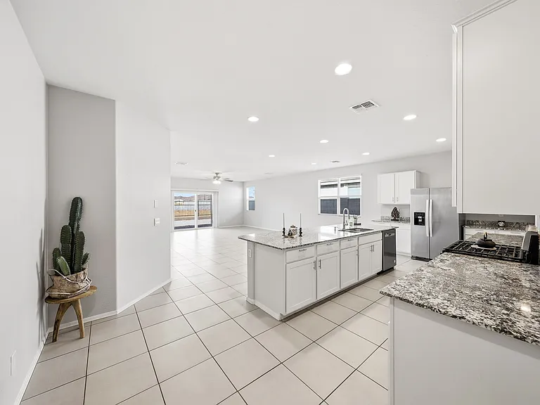 15540 W Smoketree Dr — Photo 4