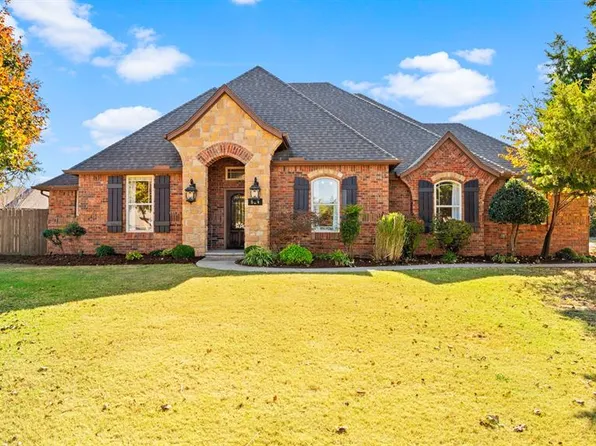 624 E Olivia Ter, Mustang, OK 73064