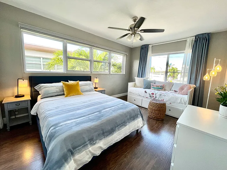 7510 Dickens Ave — Photo 13