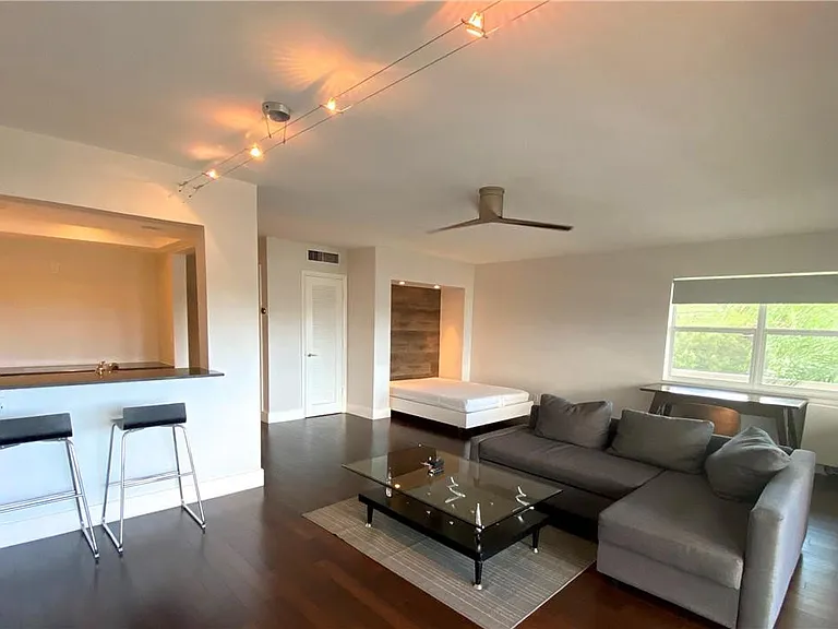 1200 SW 12th St #316 — Photo 2