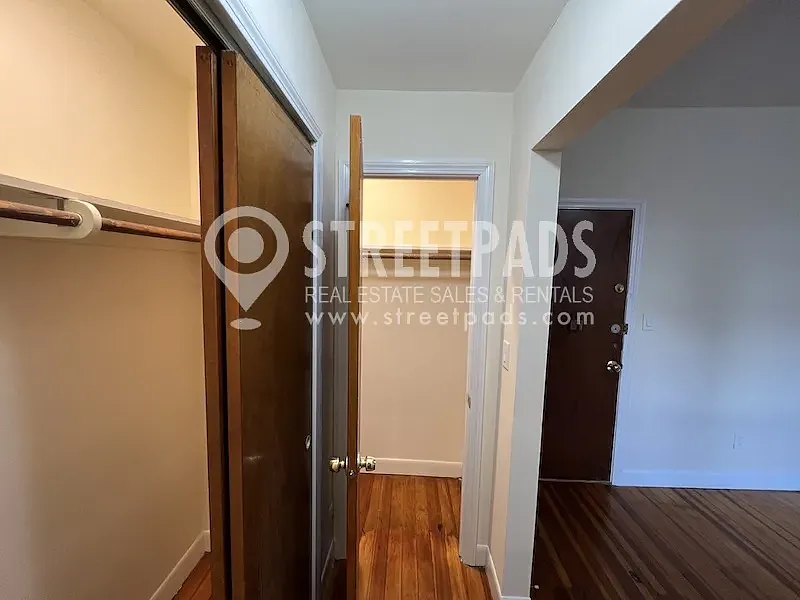 Studio, 9999 sqft, $1,900 — Photo 4