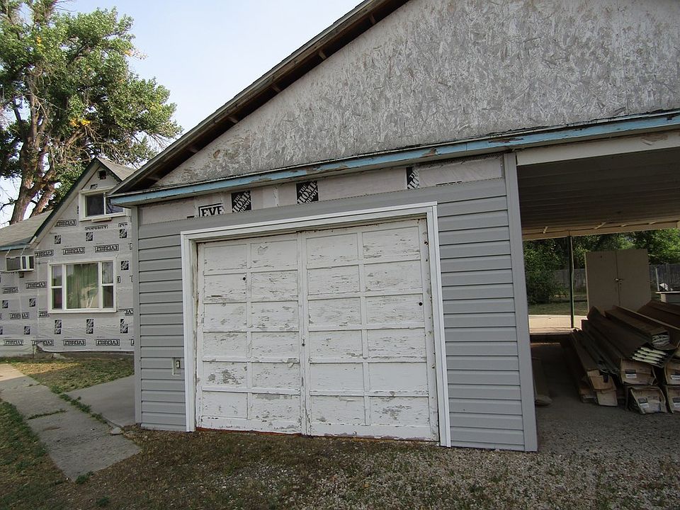 2nd image of 810 Montana Ave
