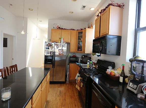 3rd image of 1753 W Chicago Ave Unit 4