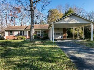 127 Summerglen Dr, Asheville, NC 28806
