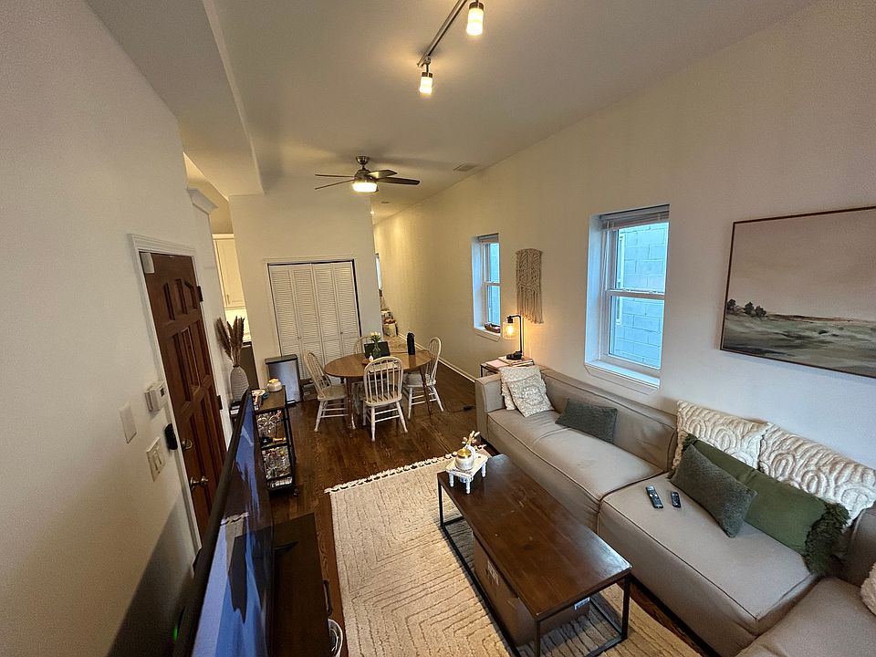 1st image of 1236 N Wood St #3