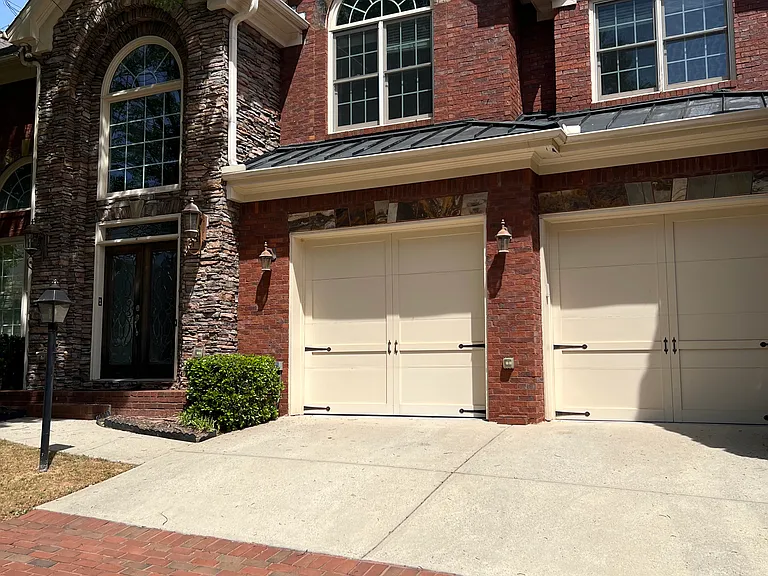 440 Wembley Cir — Photo 2