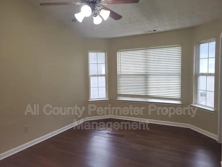 5543 Pineridge Ct — Photo 7