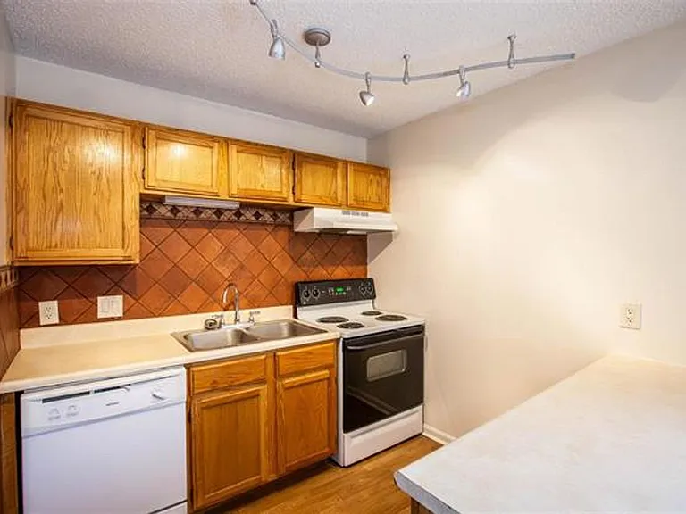 709 Dondee Dr #11 — Photo 3