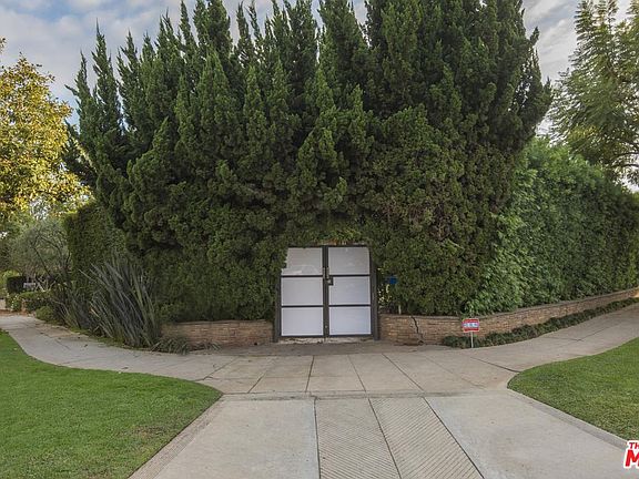 3rd image of 853 S Gretna Green Way