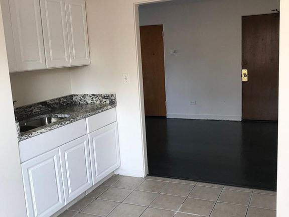 4th image of 652 Lorraine Ave #1