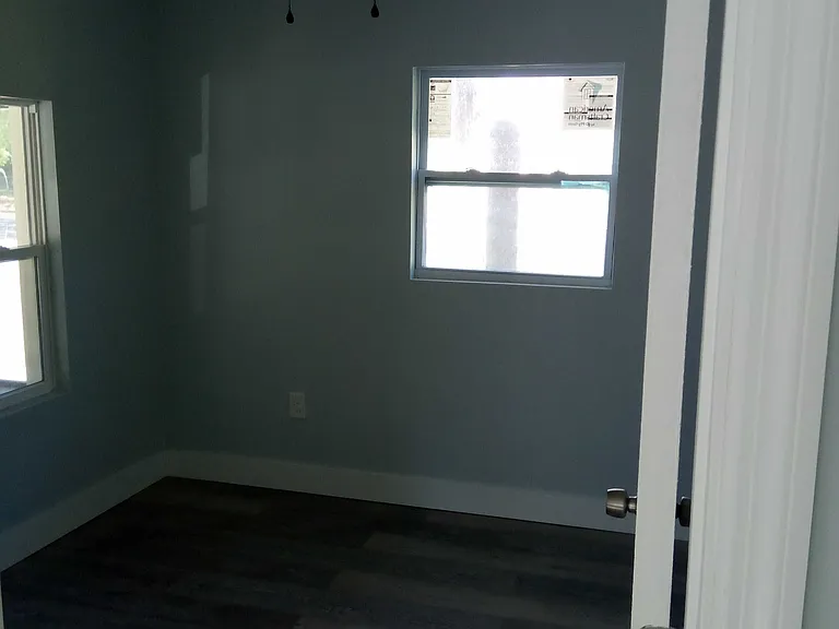 1008 Colyer St — Photo 3