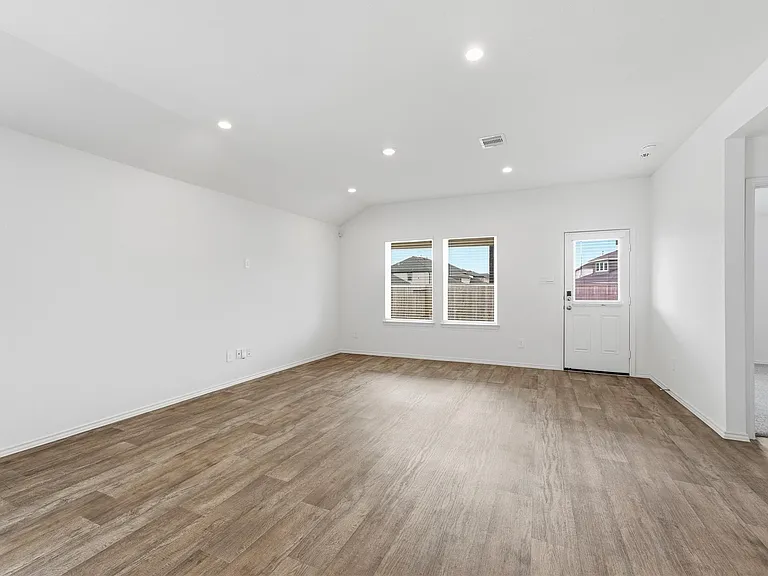 31323 Heddington Ln — Photo 13