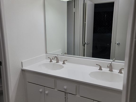 4th image of 10562 Torrington Cir