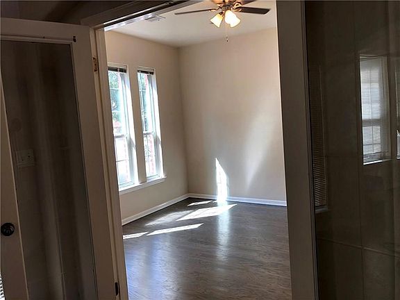 4th image of 801 Windsor Hill Dr