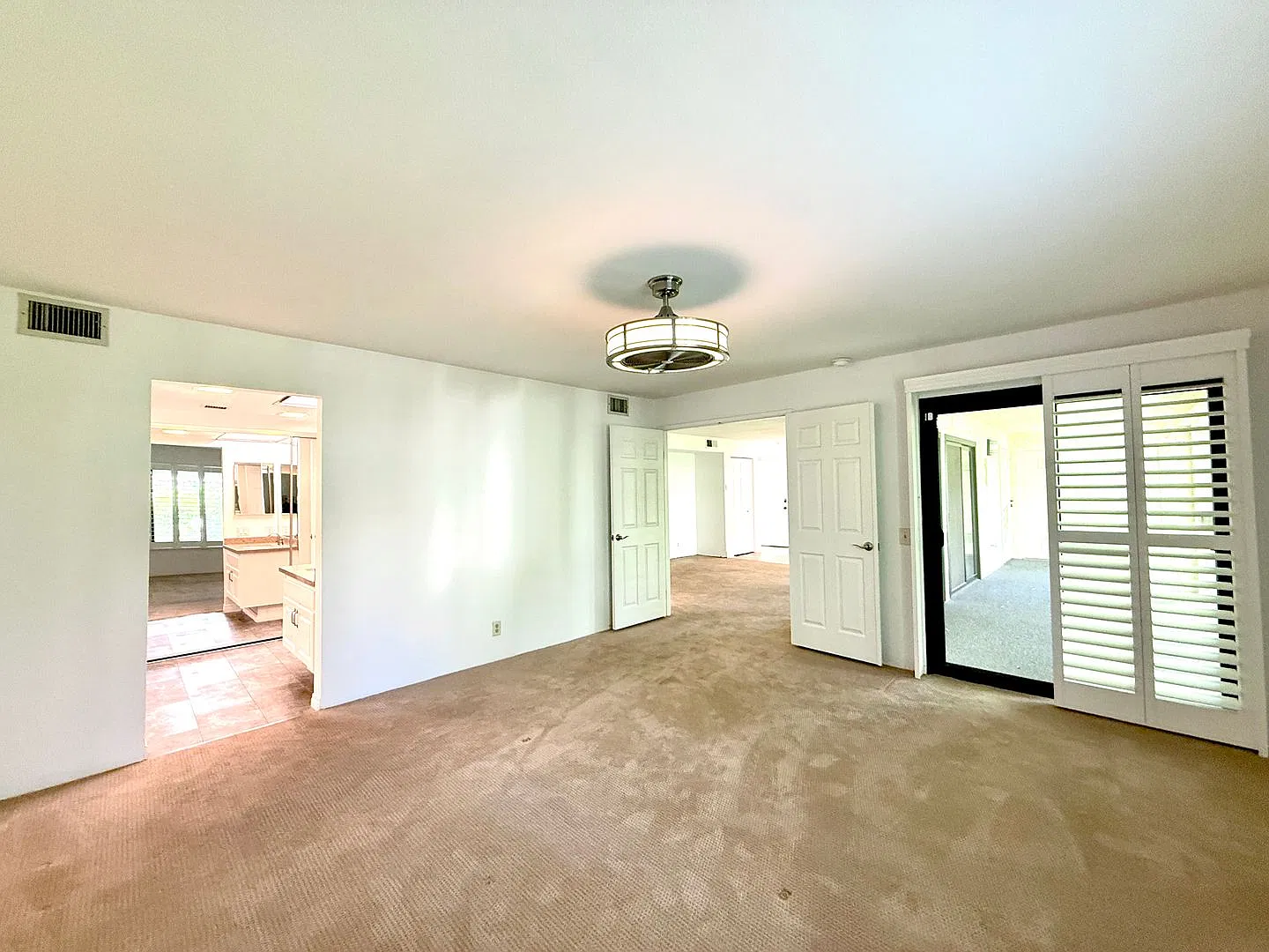 Riviera Gardens - Long Term - Unfurnished - Large 1BR — Photo 2