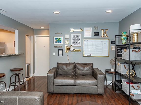 4th image of 49 Berkshire Ct APT 4C