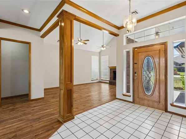 10537 Peacock Cir, Midwest City, OK 73130