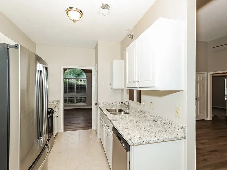 495 Anna Ave — Photo 9