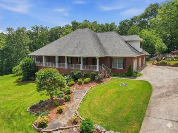 1019 Sandstone Ter, Soddy Daisy, TN 37379