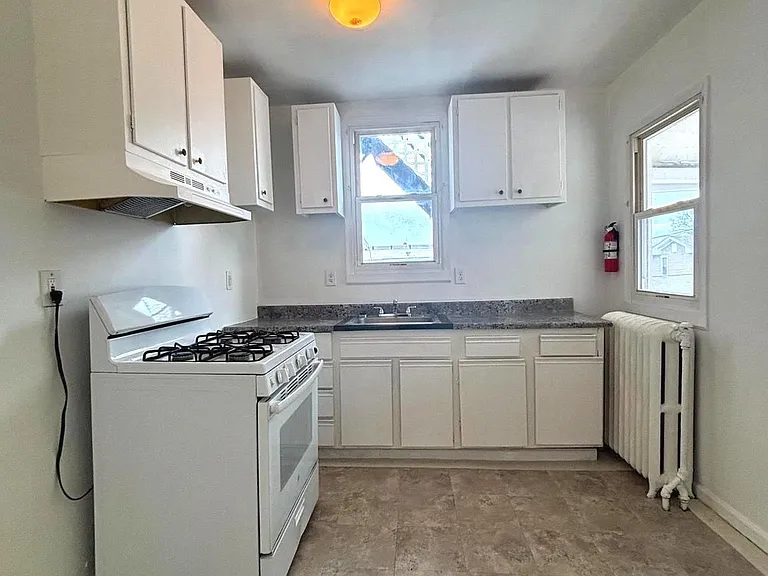 49 Hopkins St — Photo 2