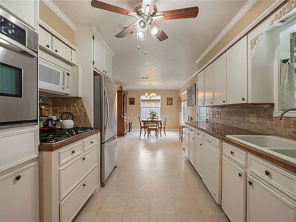 5th image of 4009 Woodcrest Dr