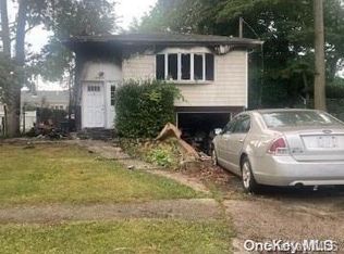 36 Michigan Ave, Massapequa, NY 11758