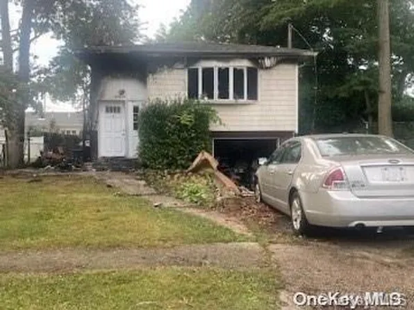 36 Michigan Avenue, Massapequa, NY 11758