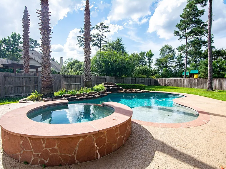 34 Canoe Bend Ct — Photo 2