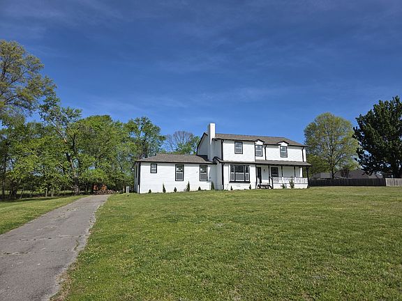 4th image of 1710 Hickory Trace Dr