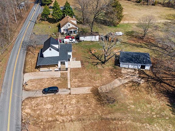 2nd image of 541 Robin Hood Rd