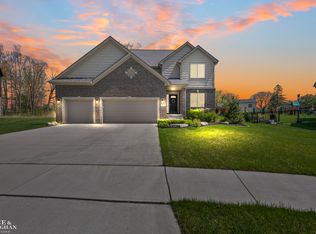 50490 Oakbrooke Dr, Chesterfield, MI 48047
