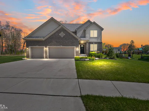 50490 Oakbrooke Dr, Chesterfield, MI 48047
