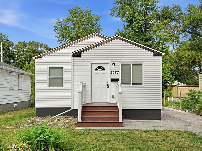 3987 Lincoln St — Photo 1