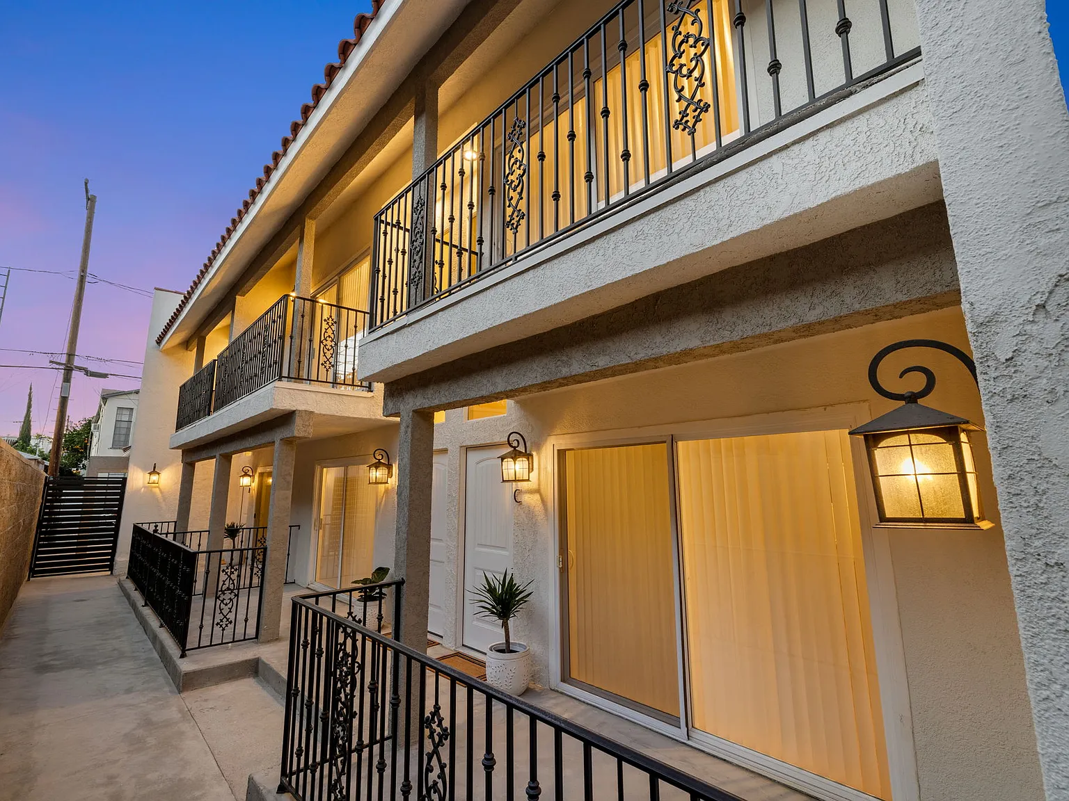 2 bed, 1.5 bath, 1000 sqft, $3,200 — Photo 2