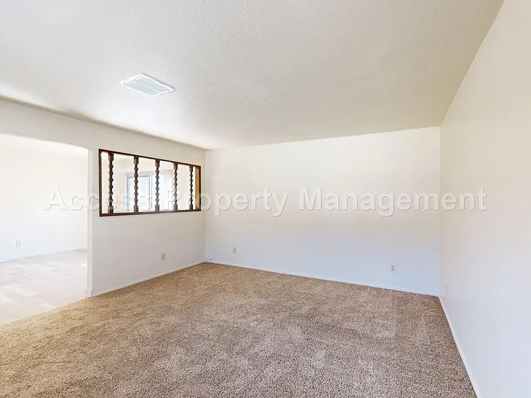 1516 Floyd Ave — Photo 4