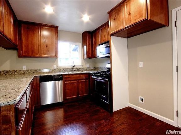 3rd image of 3952 Apple Blossom Way