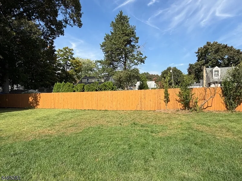 3 bed, 1.0 bath, 1317 sqft, $3,000 — Photo 4