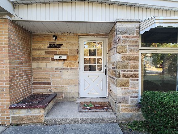 4th image of 5174 N Moreland Ave